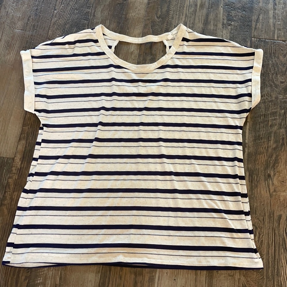 T-shirt material with key hole feature in back .